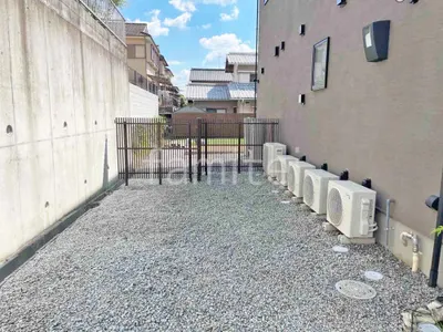 犬走り 防犯砂利敷き バラス砕石 防草シート加工