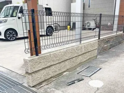 ブロック塀 （化粧ブロック） ユニソン シャモティ  スチールメッシュ フェンス LIXIL ハイグリッドN8型 境界・メッシュ