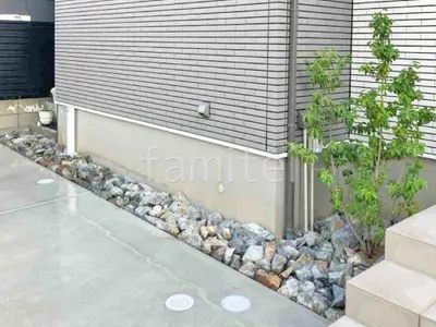 ロックガーデン 栗石敷き