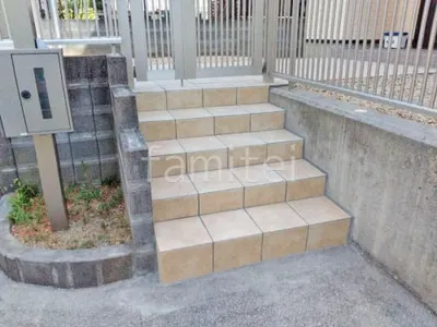 玄関アプローチ階段 床タイル貼り LIXIL パセオ