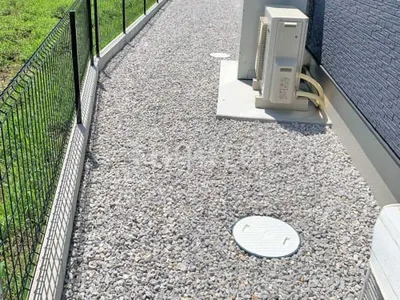 犬走り 防犯砂利敷き バラス砕石 防草シート加工