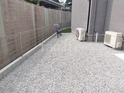 犬走り 防犯砂利敷き バラス砕石 防草シート加工