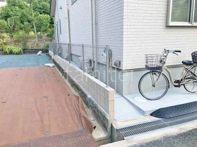 ブロック塀 （化粧ブロック） ユニソン リゲル  スチールメッシュ フェンス YKKAP イーネット3F型 スチール柱 境界・メッシュ