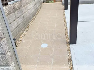 玄関アプローチ 床タイル貼り LIXIL グレイスランド