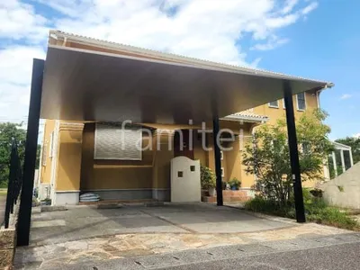 柱色 ブラック 屋根色 シャイングレーF