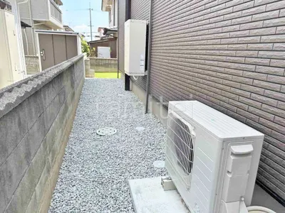 犬走り 防犯砂利敷き バラス砕石 防草シート加工