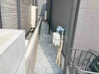 犬走り 防犯砂利敷き バラス砕石 防草シート加工