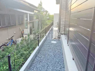 犬走り 防犯砂利敷き バラス砕石 防草シート加工