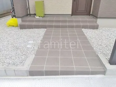 玄関アプローチ 床タイル貼り LIXIL グレイスランド