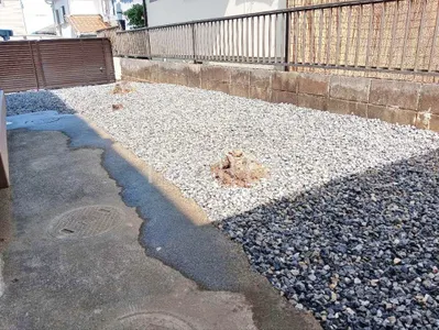 犬走り 防犯砂利敷き バラス砕石 防草シート加工