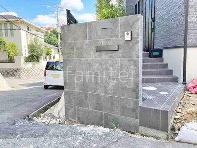 モダン門柱 壁タイル貼り タカショー セラレバンテ 郵便受けポスト YKKAP エクステリアポストG3型