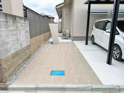 玄関アプローチ 床タイル貼り LIXIL グレイスランド