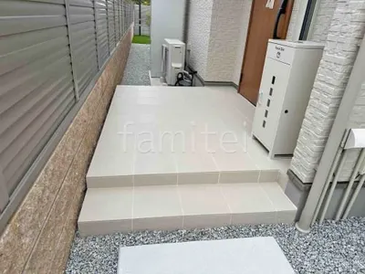 玄関アプローチ階段 床タイル貼り LIXIL グレイスランド