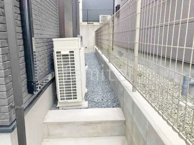 犬走り 防犯砂利敷き バラス砕石 防草シート加工