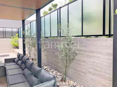 壁タイル張り  タカショー 木製調 セラ ウォール RC杉板  アルミ形材 フェンス LIXIL AB YT1型 採光パネル 目隠し 採光