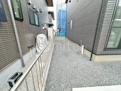 犬走り 防犯砂利敷き バラス砕石 防草シート加工