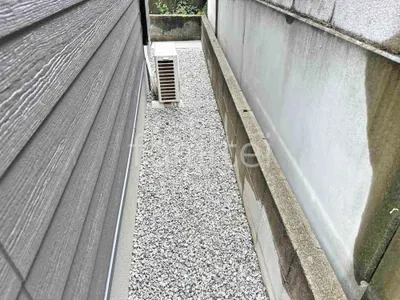 犬走り 防犯砂利敷き バラス砕石 防草シート加工