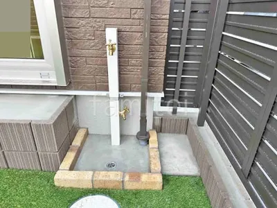 立水栓 ユニソン スプレスタンド60ソリッド 蛇口2個 レンガ囲い水受け(パン) 土間モルタル仕上げ 洗い場