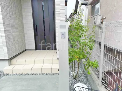 機能門柱 LIXIL FT 宅配ボックス付き シンボルツリー ソヨゴ 常緑樹 植栽