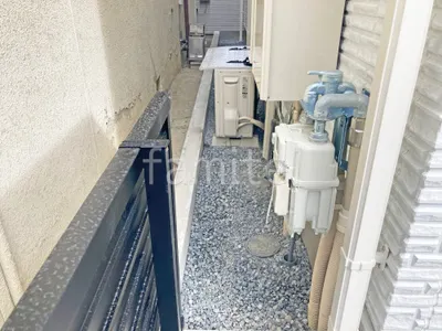 犬走り 防犯砂利敷き バラス砕石 防草シート加工