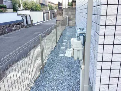 犬走り 防犯砂利敷き バラス砕石 防草シート加工