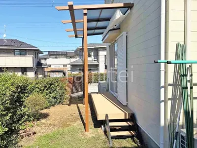 １階テラス屋根 （雨除け） YKKAP フル木製調 サザンテラス パーゴラタイプ フラット屋根 スタンダード 壁付 人工木デッキ  LIXIL 人工木 樹ら楽ステージ 