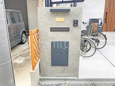 モダン門柱 壁タイル貼り タカショー セラレバンテ 郵便受けポスト YKKAP エクステリアポストG3型 宅配ボックス Panasonic コンボミドル