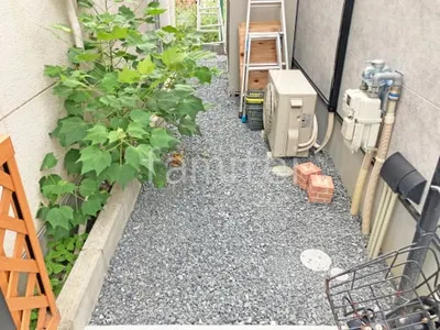 犬走り 防犯砂利敷き バラス砕石 防草シート加工