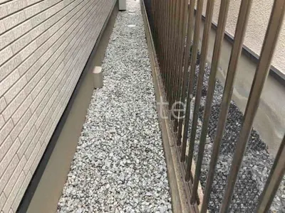 犬走り 防犯砂利敷き バラス砕石 防草シート加工