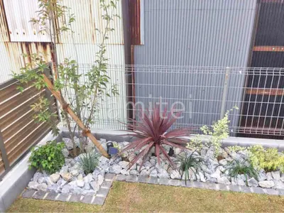 ロックガーデン 栗石敷き 下草 植栽