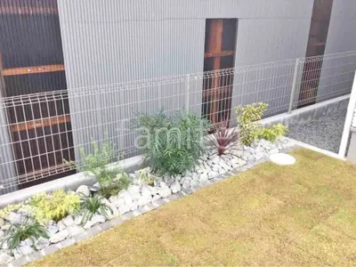 ロックガーデン 栗石敷き 下草 植栽