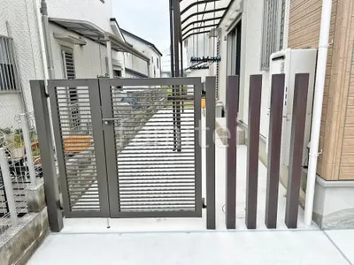 勝手口門扉 LIXIL AB YR2型 親子両開き 木製調デザインアルミ角柱 プランパーツ 角材