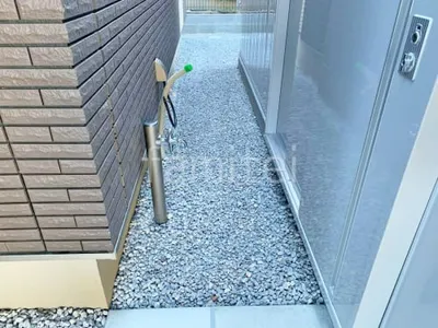 犬走り 防犯砂利敷き バラス砕石 防草シート加工