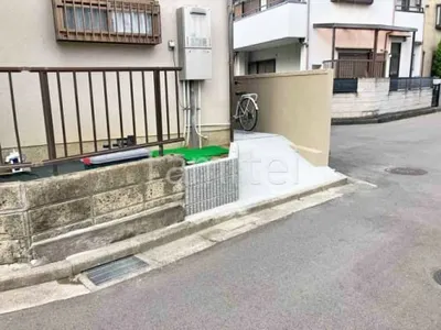 駐車場ガレージ床 土間コンクリート 土留め化粧ブロック ユニソン リブスプリット