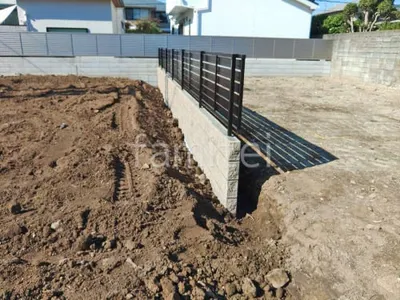 ブロック塀 （化粧ブロック） ユニソン シャモティ  アルミ形材 フェンス YKKAP 木製調ルシアスYS3F型 横スリット 目隠し 木調・ラティス