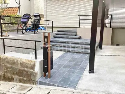 玄関アプローチ 床タイル貼り LIXIL パセオ