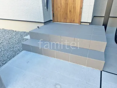 玄関アプローチ階段 床タイル貼り 新井窯業 アンバサダーII