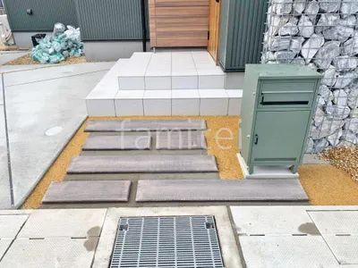 玄関アプローチ コンクリート製枕木(擬木) 東洋工業 ヴィンテージウッドスリーパーペイブ