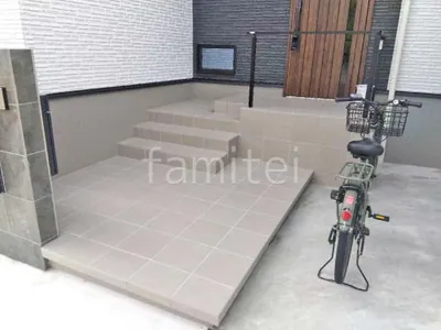 玄関アプローチ階段 床タイル貼り LIXIL コンテII