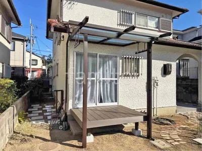 １階テラス屋根 （雨除け） YKKAP フル木製調 サザンテラス パーゴラタイプ フラット屋根 スタンダード 壁付 人工木デッキ  LIXIL 人工木 樹ら楽ステージ 
