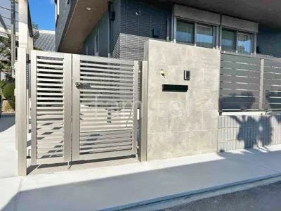 モダン門柱 壁タイル貼り タカショー セラレバンテ 郵便受けポスト ユニソン コラーナ05 玄関門扉 LIXIL AB YR3型 親子両開き