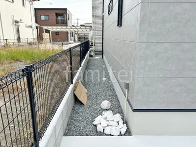 犬走り 防犯砂利敷き バラス砕石 防草シート加工