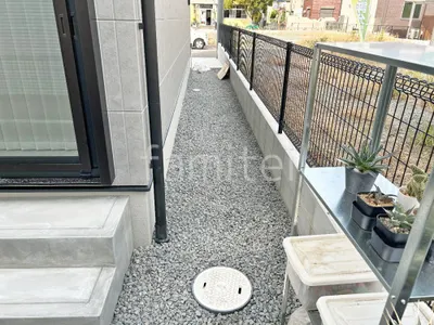 犬走り 防犯砂利敷き バラス砕石 防草シート加工