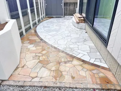 乱形石張り （床石貼り）  乱形石張りのみ ホワイト 石・ストーン調 乱形石張り （床石貼り）  乱形石張りのみ カナリアイエロー 石・ストーン調