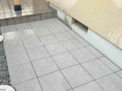 玄関アプローチ 床タイル貼り LIXIL グレイスランド