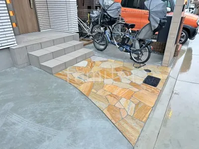 玄関アプローチ 床石貼り 乱形石 石英岩