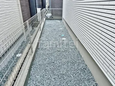 犬走り 防犯砂利敷き バラス砕石 防草シート加工