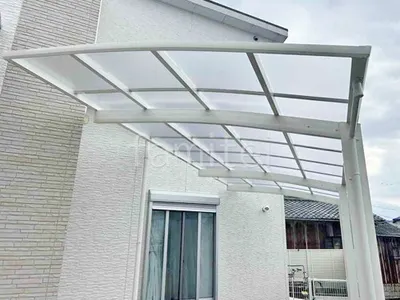 カーポート１台＋延長 （1.5台縦連棟） YKKAP アリュース アール屋根