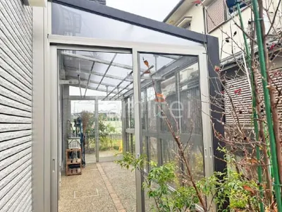 引き戸 樹脂デッキ サンルーム（テラス囲い） YKKAP 木製調 ソラリアF フラット屋根