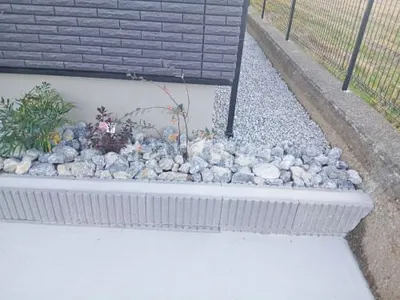 ロックガーデン 栗石敷き